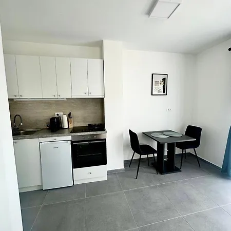 Lukrecija Apartment *