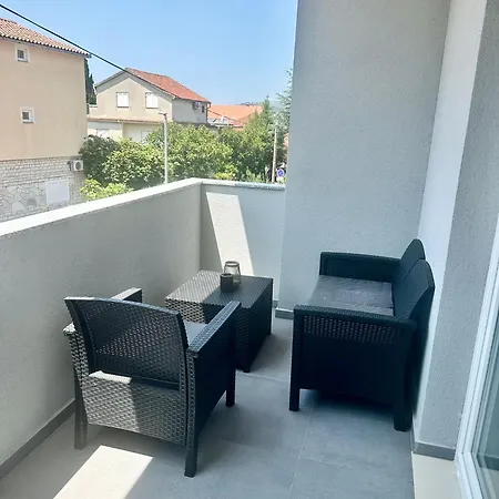 Lukrecija Apartment *