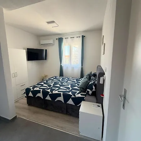 Appartamento Lukrecija Vodice
